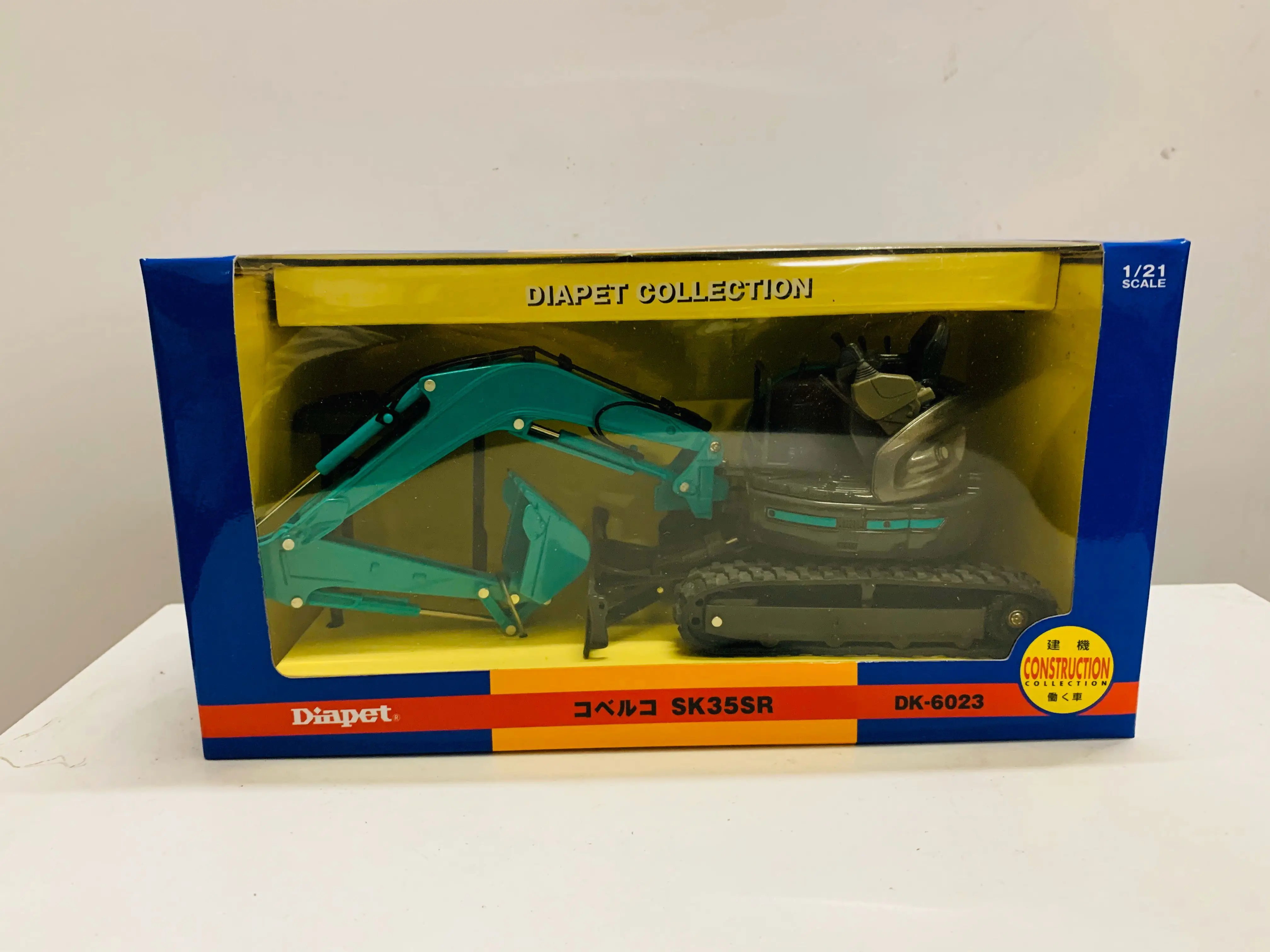 Diapet SK35SR DK-6023 Excavator масштаб 1/21, литая модель, новая в коробке
Diapet SK35SR DK-6023 Excavator масштаб 1/21, литая модель, новая в коробке