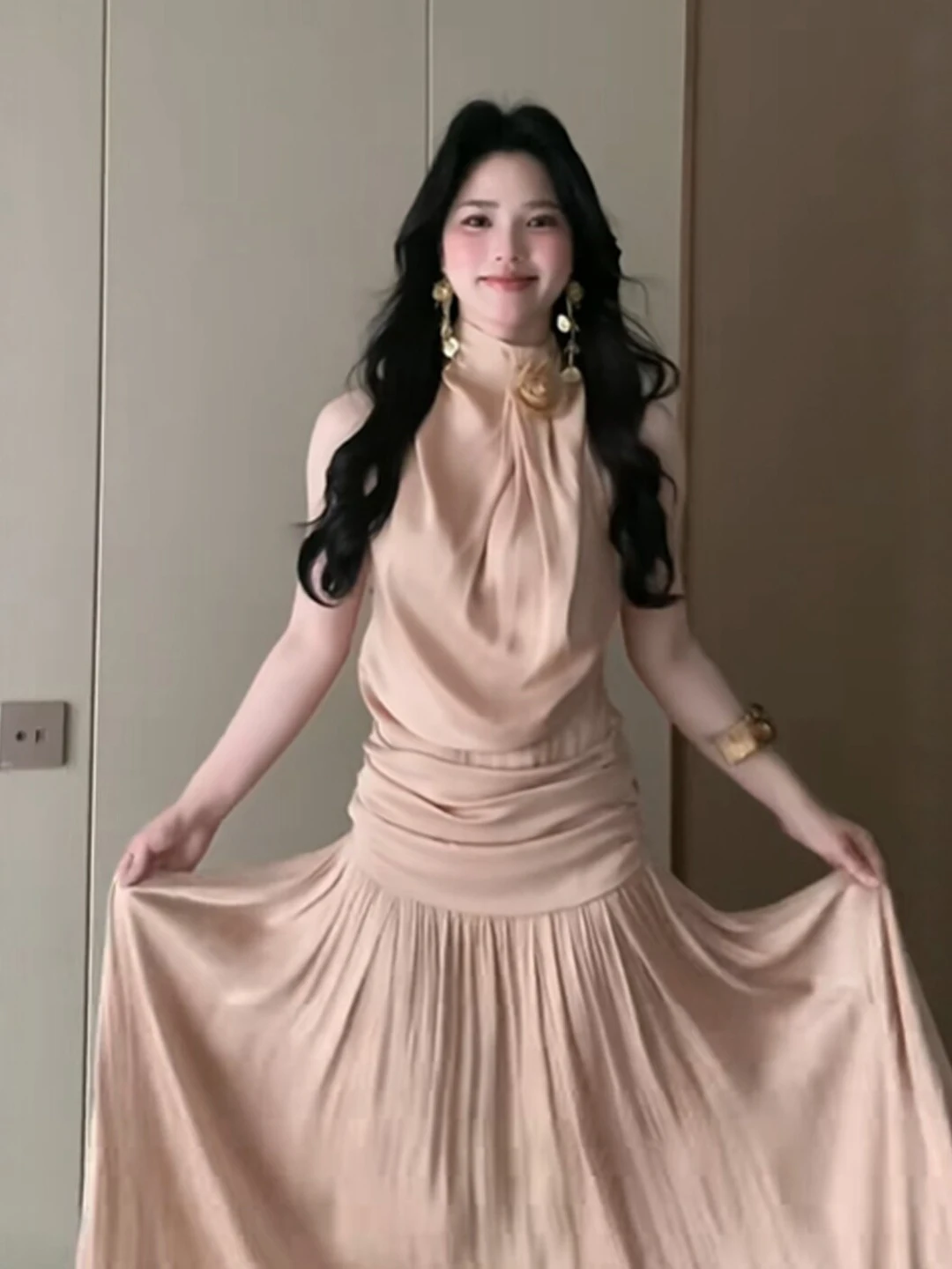 Charming Neck Hanging Strap Dress Slim Fit Beautiful Unique Long Dress Summer Season High Waist Gown Cotton Material No Sleeve
Charming Neck Hanging Strap Dress Slim Fit Beautiful Unique Long Dress Summer Season High Waist Gown Cotton Material No Sleeve