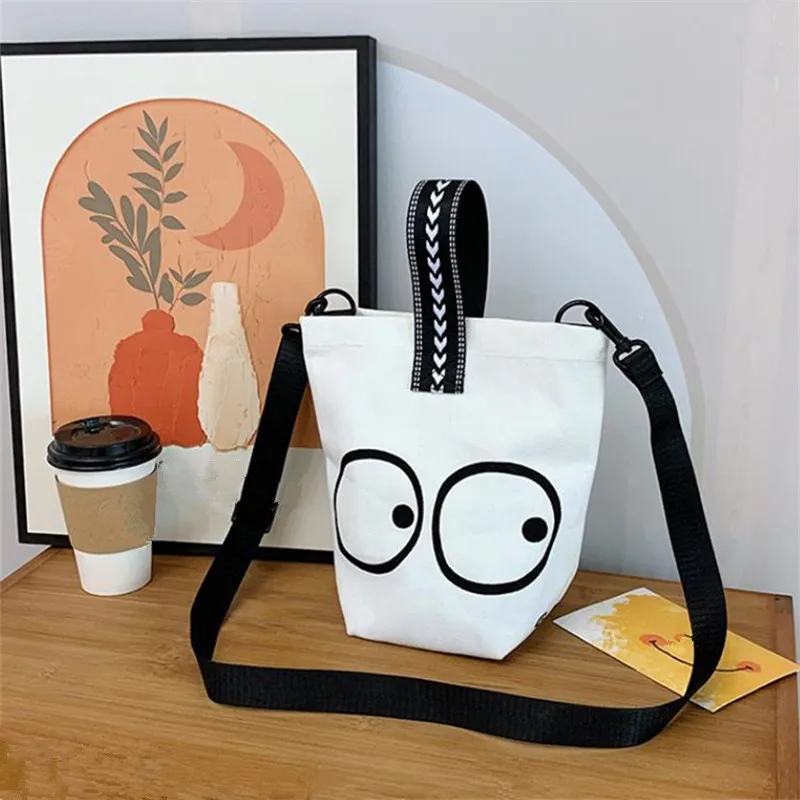 Cute Wild Canvas Bag Simple Large Capacity Portable Handbag Water Bottle Pouch Chic Crossbody Bag Stylish Bucket Shoulder Bag
Cute Wild Canvas Bag Simple Large Capacity Portable Handbag Water Bottle Pouch Chic Crossbody Bag Stylish Bucket Shoulder Bag