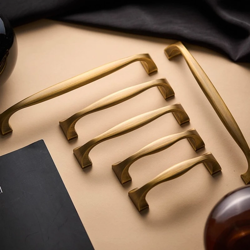 Brass pull handle antique style wardrobe door drawer cabinet retro antique bronze color pure copper furniture long handle
Brass pull handle antique style wardrobe door drawer cabinet retro antique bronze color pure copper furniture long handle