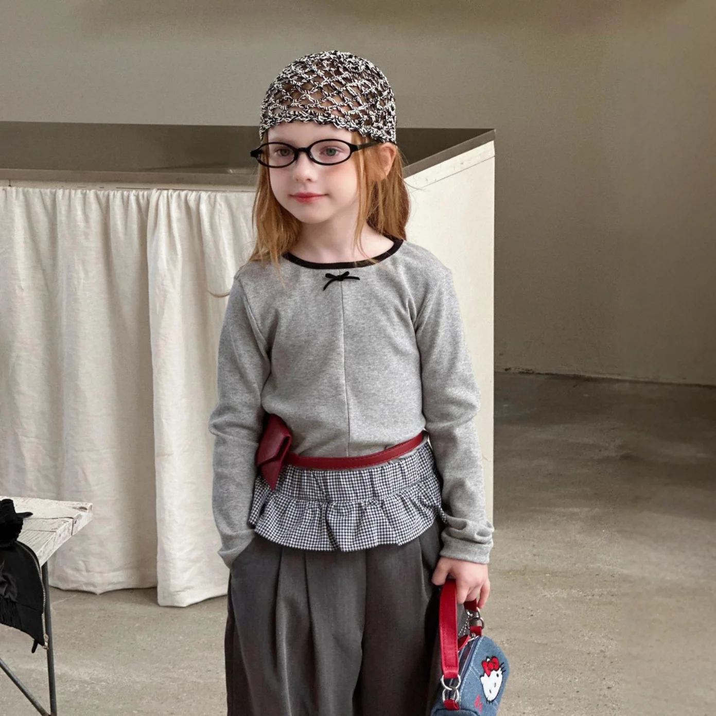 Рубашка в полоску с контрастным бантом для девочек, серая футболка с длинными рукавами, весна-осень 202, новая универсальная базовая рубашка
Рубашка в полоску с контрастным бантом для девочек, серая футболка с длинными рукавами, весна-осень 202, новая универсальная базовая рубашка