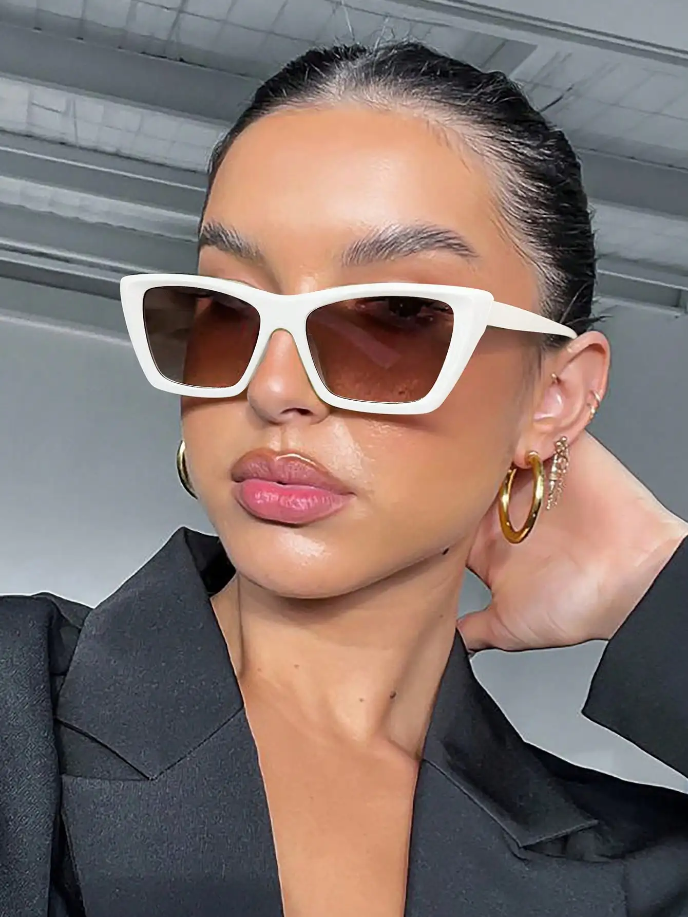 1/2 PCS Women's Acrylic Casual Cat Eye Fashion White Eyeglasses For Vacation Outing And Daily Life Outfits With Elegant Outfit
1/2 PCS Women's Acrylic Casual Cat Eye Fashion White Eyeglasses For Vacation Outing And Daily Life Outfits With Elegant Outfit