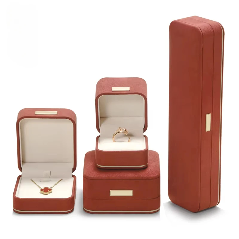 High end jewelry box, wedding ring box, necklace, bracelet pendant, jewelry packaging box
High end jewelry box, wedding ring box, necklace, bracelet pendant, jewelry packaging box
