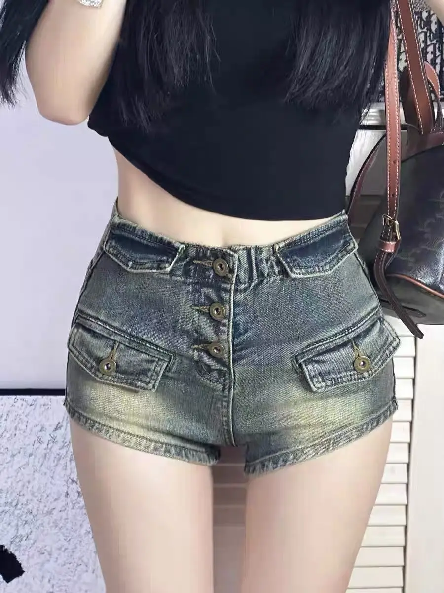 retro button denim shorts jeans women's a-word elastic hip-wrapped design sexy y2k hot pants
retro button denim shorts jeans women's a-word elastic hip-wrapped design sexy y2k hot pants