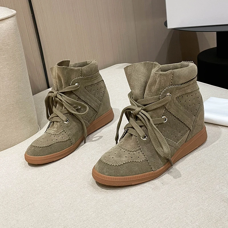 Luxury brand high-top casual sports shoes for women, Spring/Autumn 2025new flat white sneakers, lace-up breathable running shoes
Luxury brand high-top casual sports shoes for women, Spring/Autumn 2025new flat white sneakers, lace-up breathable running shoes