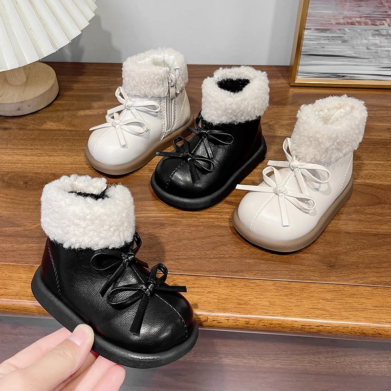 Toddler First Walkers Warm-lined Boots with Cute Bow 2025 New Winter Baby Girls Leather Boots Soft Sole Classic Party Wedding
Toddler First Walkers Warm-lined Boots with Cute Bow 2025 New Winter Baby Girls Leather Boots Soft Sole Classic Party Wedding