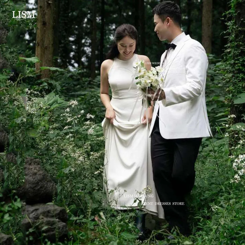 LISM Simple A-Line Wedding Dresses Korea Halter Sleeveless Floor Length Formal Bridal Party Gowns For Korean Lady Photo Shoot 
LISM Simple A-Line Wedding Dresses Korea Halter Sleeveless Floor Length Formal Bridal Party Gowns For Korean Lady Photo Shoot