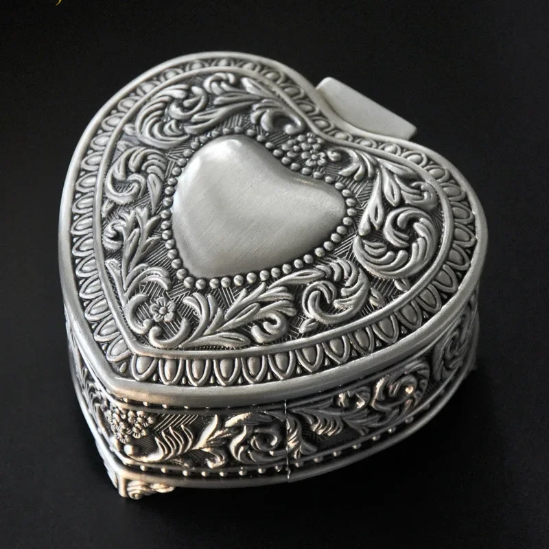 Vintage European Jewelry Box Metal Relief Storage Boxes Creative Heart Ring Stand Fabric Interior Jewelry Organizer
Vintage European Jewelry Box Metal Relief Storage Boxes Creative Heart Ring Stand Fabric Interior Jewelry Organizer