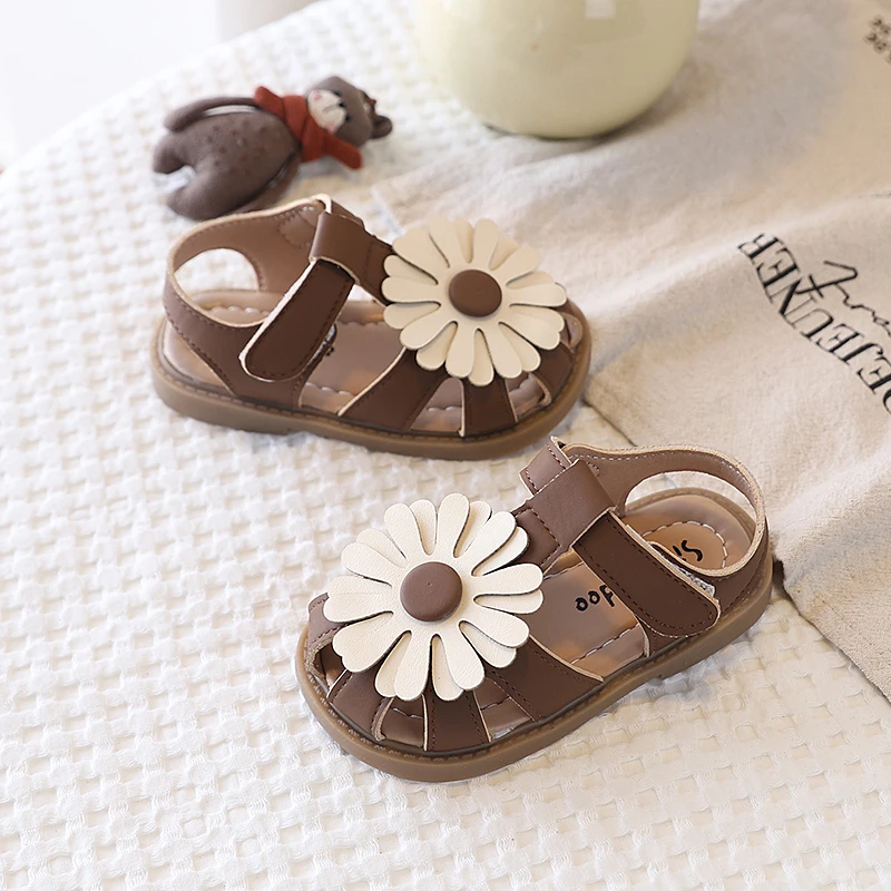 2026 New Girls' Sandals Large Flower Summer Style Non-Slip Soft Sole Toddler Shoes Beach Shoes Classic Children's Party Shoes
2026 New Girls' Sandals Large Flower Summer Style Non-Slip Soft Sole Toddler Shoes Beach Shoes Classic Children's Party Shoes