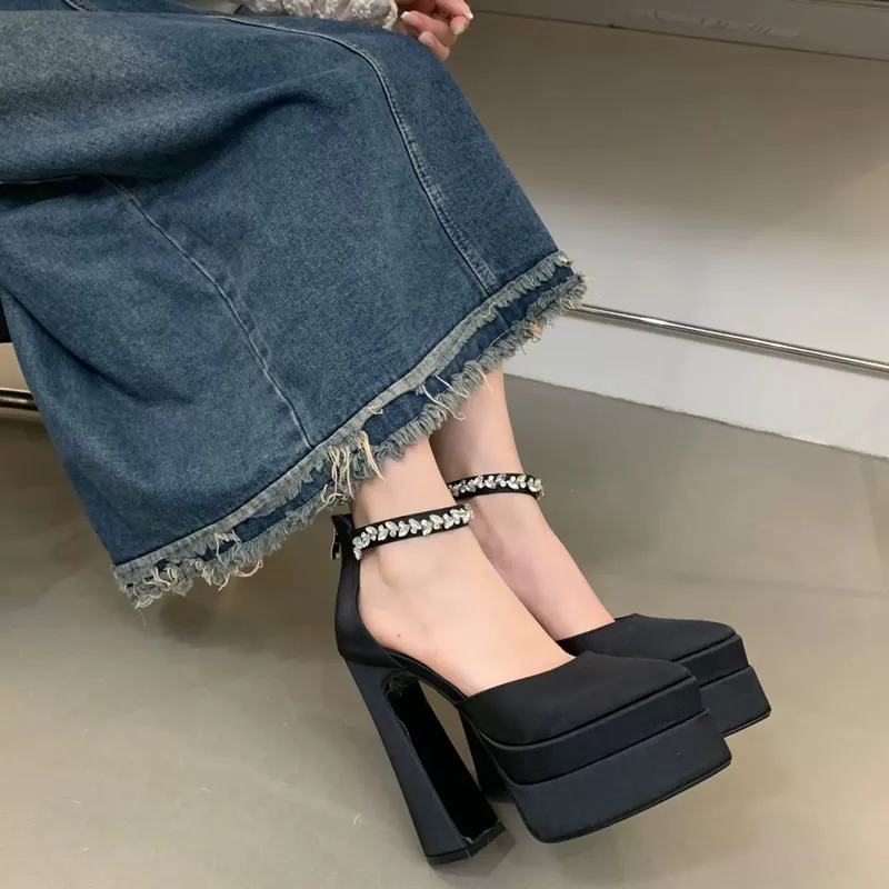 2025 New Fashion Catwalk Show Women's Single Shoes Fashion Pumps Summer Water Platform Thick Heel Pointed Toe Satin High Heels
2025 New Fashion Catwalk Show Women's Single Shoes Fashion Pumps Summer Water Platform Thick Heel Pointed Toe Satin High Heels