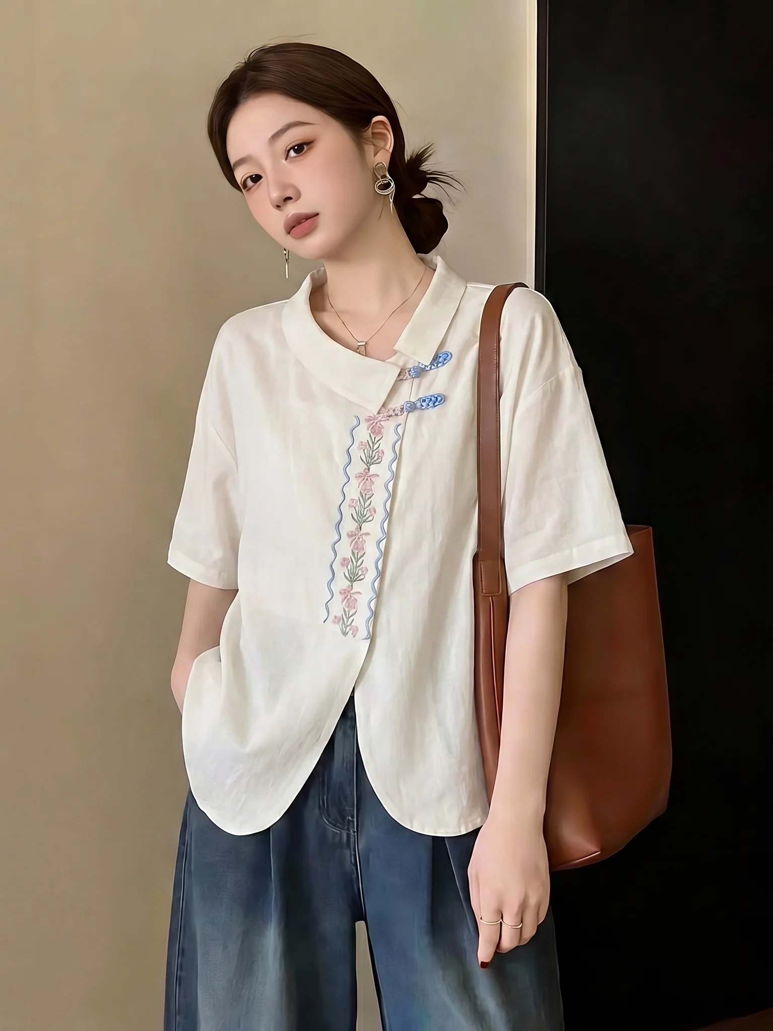 New Chinese Style Short Sleeve Button up Shirt Women's plus Size Irregular Shape Summer New Fashion Commute Style Top
New Chinese Style Short Sleeve Button up Shirt Women's plus Size Irregular Shape Summer New Fashion Commute Style Top