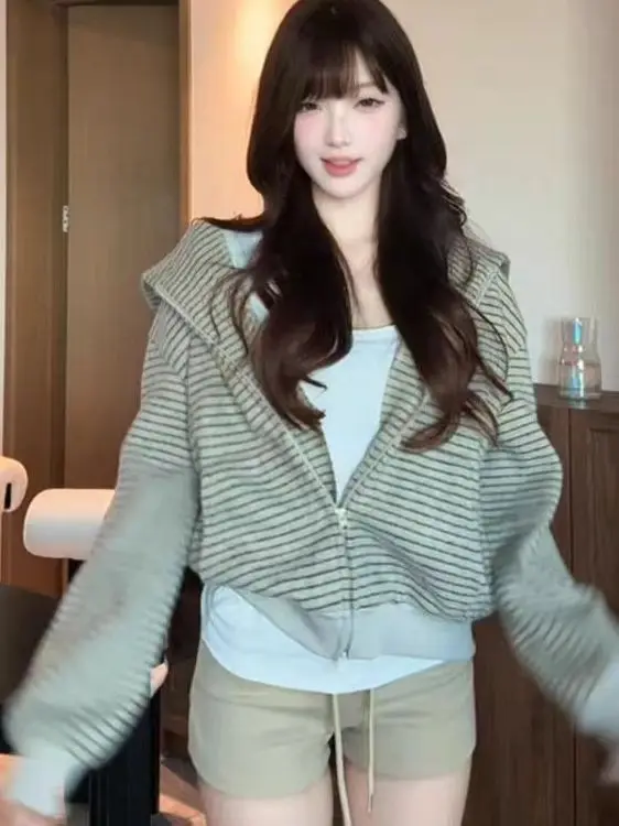 Lazy Style Striped Hoodie Women's Loose Casual Sweatshirt Short Outerwear Top Fall Winter Fashion High-End Feeling
Lazy Style Striped Hoodie Women's Loose Casual Sweatshirt Short Outerwear Top Fall Winter Fashion High-End Feeling