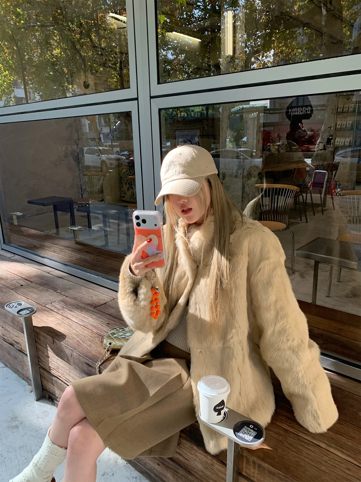 Warmth And Style: Women's New 2025 Winter Long Sleeve Fur Coat Light Coffee Color Casual Loose Fit Daily Wear High Pile Coat
Warmth And Style: Women's New 2025 Winter Long Sleeve Fur Coat Light Coffee Color Casual Loose Fit Daily Wear High Pile Coat
