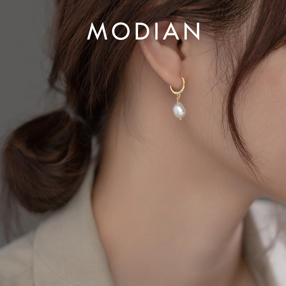 Modian стерлингового серебра 925 пробы в стиле барокко жемчуг ушные пряжки для женщин модные яркие простые серьги-кольца ювелирные украшения роскошный подарок
Modian стерлингового серебра 925 пробы в стиле барокко жемчуг ушные пряжки для женщин модные яркие простые серьги-кольца ювелирные украшения роскошный подарок