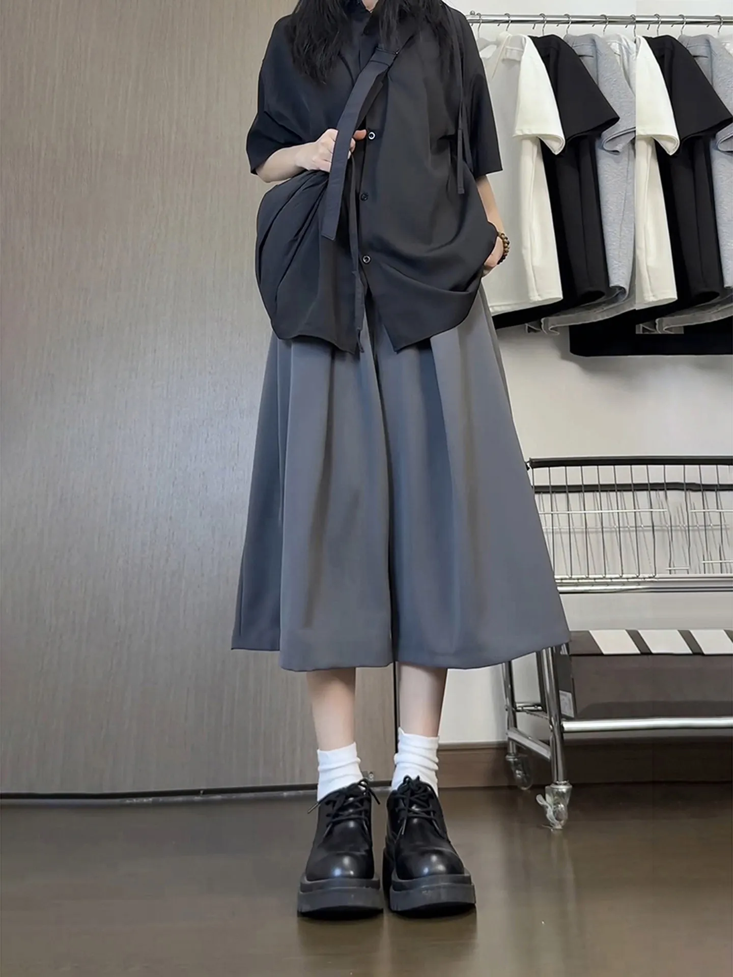 Lightweight Ice Silk American Style Seven-Foot Pants Women Summer Thin Wide Leg Loose Fit Casual Shorts Straight Tube Pants
Lightweight Ice Silk American Style Seven-Foot Pants Women Summer Thin Wide Leg Loose Fit Casual Shorts Straight Tube Pants
