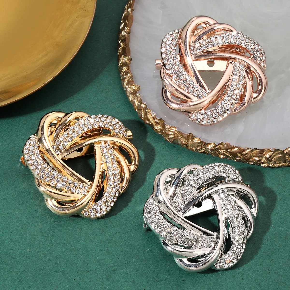 Elegant Crystal Inlaid Brooch Multifunctional Scarf Clip T-Shirt Hem Knot Ring Female Daily Wear Accessories
Elegant Crystal Inlaid Brooch Multifunctional Scarf Clip T-Shirt Hem Knot Ring Female Daily Wear Accessories
