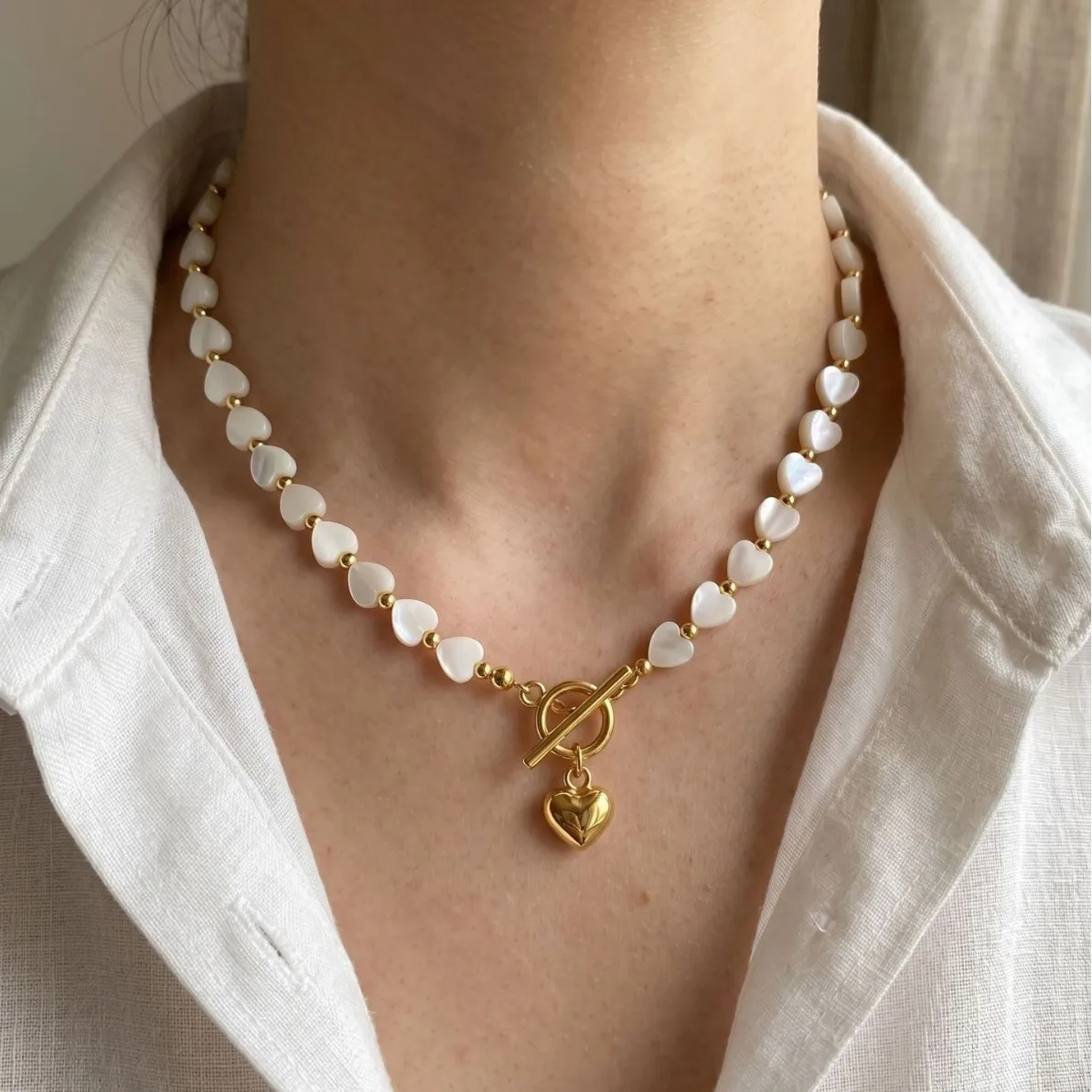 Shell Heart OT Buckle Niche Collarbone Chain Fashion Light Luxury Freshwater Shell Mother Bead Love Necklace for Women
Shell Heart OT Buckle Niche Collarbone Chain Fashion Light Luxury Freshwater Shell Mother Bead Love Necklace for Women