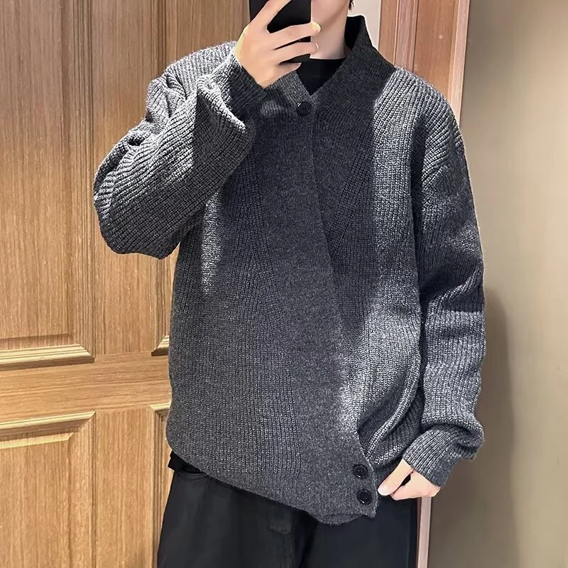 2025 Winter Korean Fashion Slanted Button Cardigan For Man Casual Loose V-neck Knitted Sweaters High Street Y2K Knitwear Jacket
2025 Winter Korean Fashion Slanted Button Cardigan For Man Casual Loose V-neck Knitted Sweaters High Street Y2K Knitwear Jacket