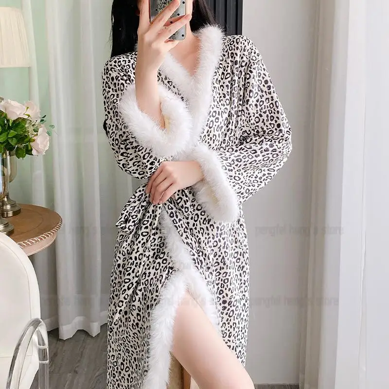 Sexy Leopard Kimono Gown Island Velvet Bathrobe Lady Autumn Winter New Intimate Lingerie Home Clothes Long Pajamas Sleepwear
Sexy Leopard Kimono Gown Island Velvet Bathrobe Lady Autumn Winter New Intimate Lingerie Home Clothes Long Pajamas Sleepwear