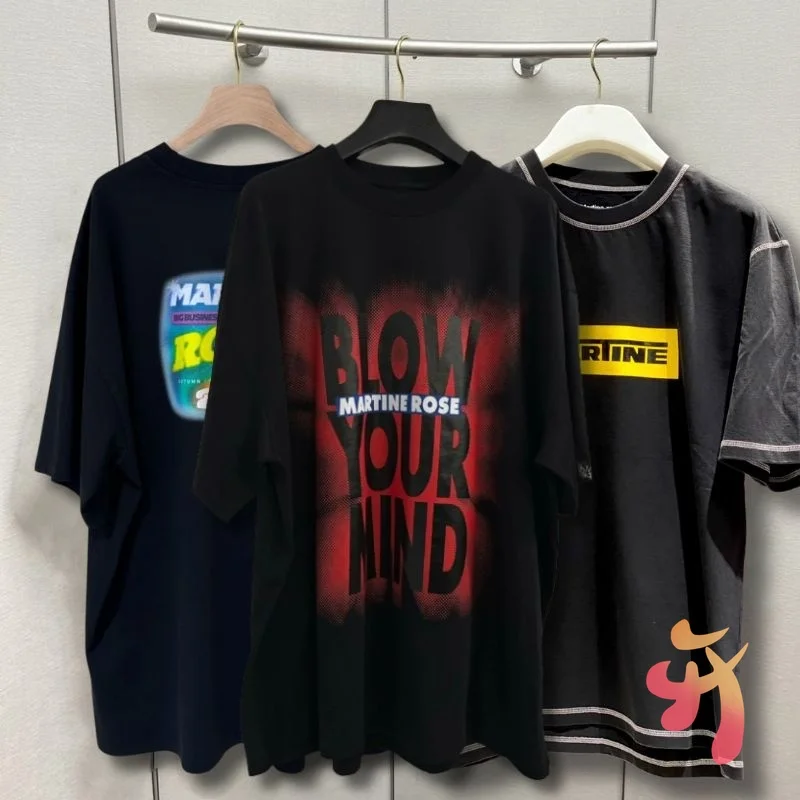 Футболка Martine Rose, американская уличная одежда, унисекс, хлопковые топы с короткими рукавами и буквенным принтом, летние повседневные свободные мужские и женские футболки
Футболка Martine Rose, американская уличная одежда, унисекс, хлопковые топы с короткими рукавами и буквенным принтом, летние повседневные свободные мужские и женские футболки