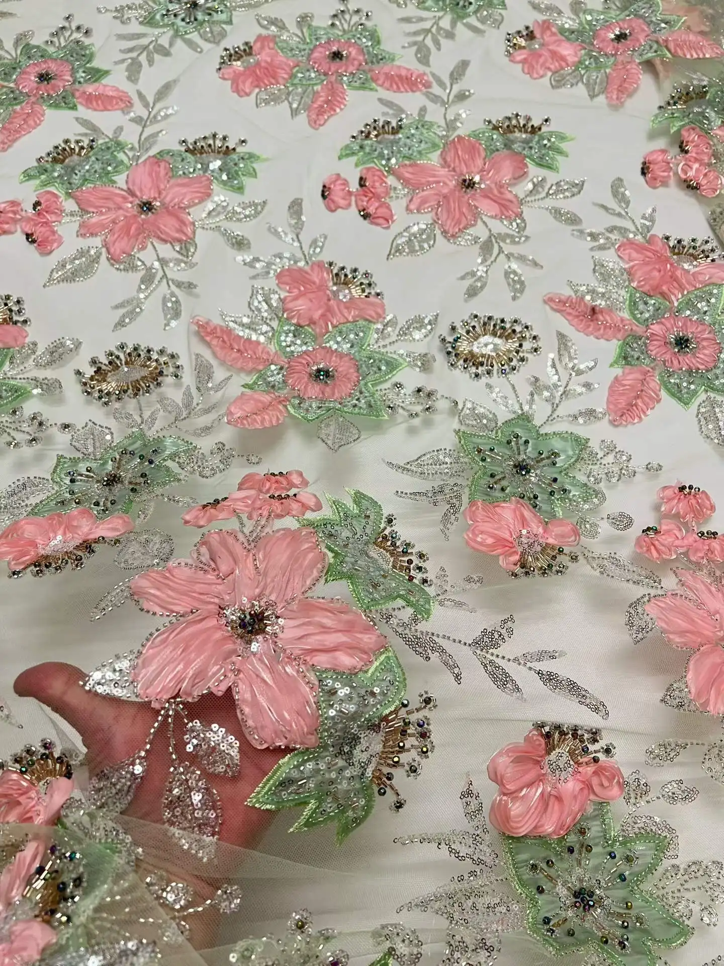 Luxury Hand Beaded Lace Fabric Bridal Fabric High-end Wedding Fabrics French Nigerian Sequins Beads Embroidered on Tulle 5 Yard
Luxury Hand Beaded Lace Fabric Bridal Fabric High-end Wedding Fabrics French Nigerian Sequins Beads Embroidered on Tulle 5 Yard