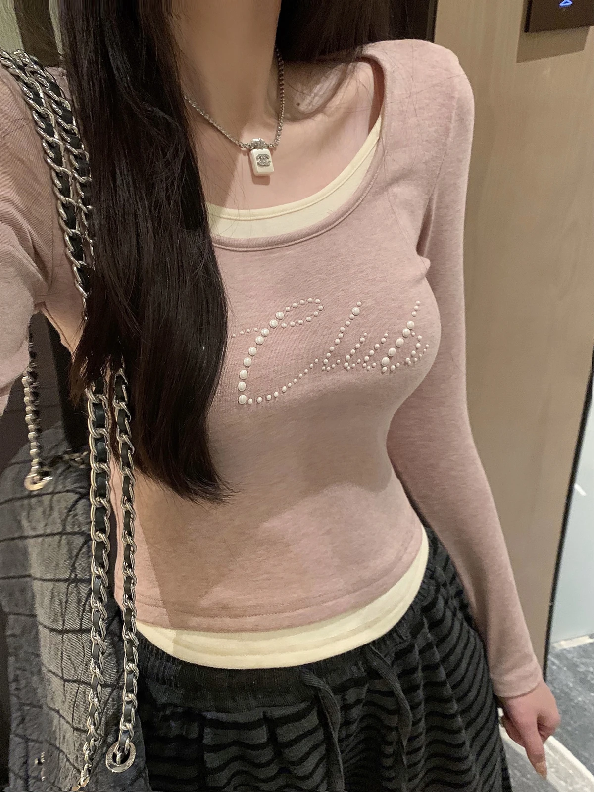 Розовая футболка с жемчужным принтом и длинными рукавами, имитация двухслойности, приталенный крой, повседневная, с круглым вырезом, из ткани, другой материал, 00%
Розовая футболка с жемчужным принтом и длинными рукавами, имитация двухслойности, приталенный крой, повседневная, с круглым вырезом, из ткани, другой материал, 00%