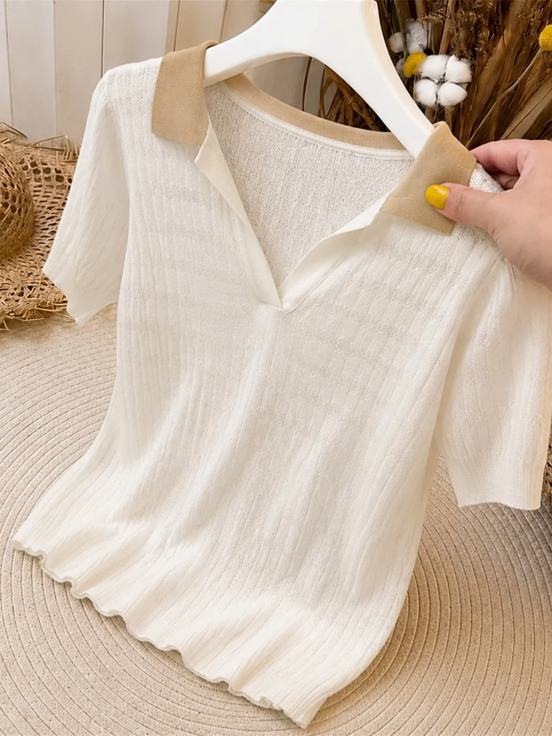 Summer Design Simple Casual Ice Silk Knitted Short Sleeve Color Block Slimming Versatile Personality Top Women's Fashion
Summer Design Simple Casual Ice Silk Knitted Short Sleeve Color Block Slimming Versatile Personality Top Women's Fashion