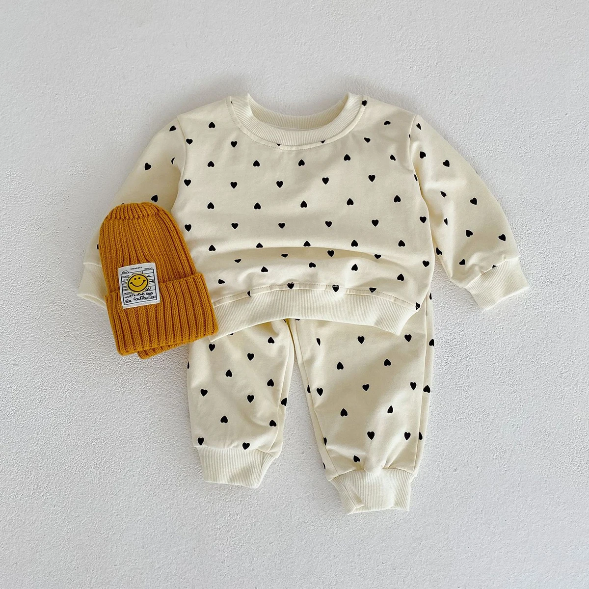 Autumn New Women's Fashion Versatile Sports Set for Infants and Young Children Long sleeved Love Printed Round Neck Long sleeved
Autumn New Women's Fashion Versatile Sports Set for Infants and Young Children Long sleeved Love Printed Round Neck Long sleeved