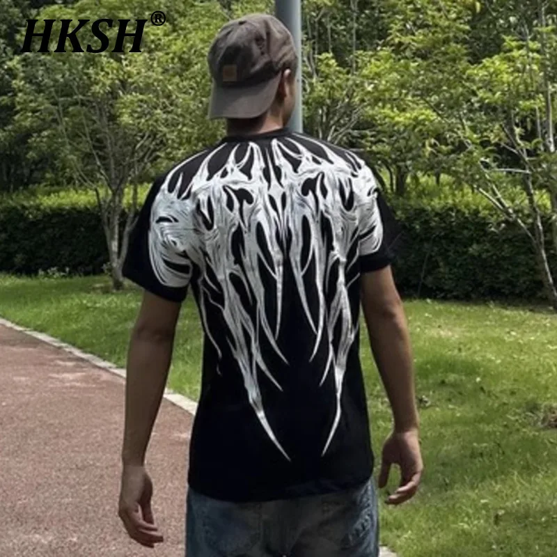 HKSH Летняя новинка для мужчин Tide American Y2K High Street Модная темная уникальная дизайнерская уличная футболка с принтом Хлопковые шикарные футболки HK5218
HKSH Летняя новинка для мужчин Tide American Y2K High Street Модная темная уникальная дизайнерская уличная футболка с принтом Хлопковые шикарные футболки HK5218