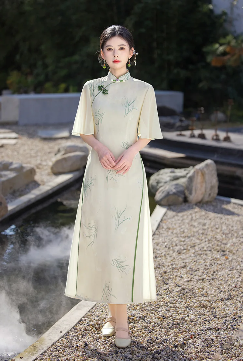 Летнее женское китайское традиционное платье Ципао с коротким рукавом Aodai Cheongsam, женское платье Ципао с воротником-стойкой и принтом
Летнее женское китайское традиционное платье Ципао с коротким рукавом Aodai Cheongsam, женское платье Ципао с воротником-стойкой и принтом