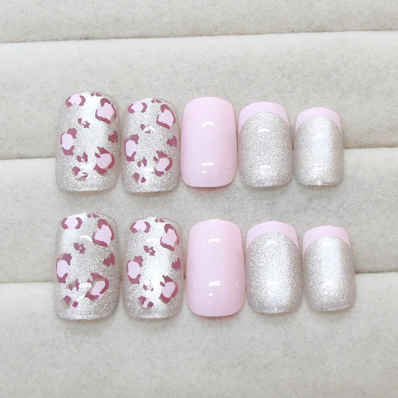 24pcs Fake Nails Medium-length European Square Cat-eye Pink with Fine Glitter French Leopard Pattern Press-on Suitable for Girls
24pcs Fake Nails Medium-length European Square Cat-eye Pink with Fine Glitter French Leopard Pattern Press-on Suitable for Girls