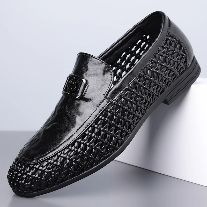 Мужские туфли, кожаные туфли для мужчин, дышащие слипоны, европейский стиль, из натуральной кожи, для работы, летний стиль.
Мужские туфли, кожаные туфли для мужчин, дышащие слипоны, европейский стиль, из натуральной кожи, для работы, летний стиль.