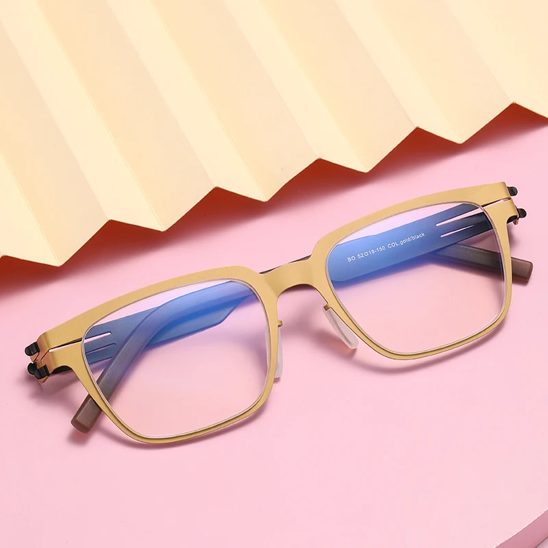 Fashionable glasses Ultralight quadrate No screws Metal frame steel sheet Eyeglass Frames myopia Man Woman optical Eyeglass BO
Fashionable glasses Ultralight quadrate No screws Metal frame steel sheet Eyeglass Frames myopia Man Woman optical Eyeglass BO
