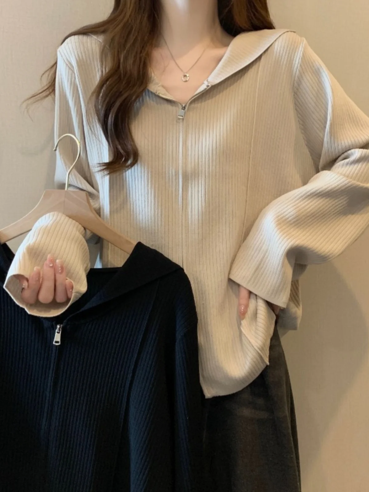 plus Size Knitted Sweater Women's 2026 New Spring Open Cardigan Outerwear Hooded Double Zipper Loose Slimming Top Trendy
plus Size Knitted Sweater Women's 2026 New Spring Open Cardigan Outerwear Hooded Double Zipper Loose Slimming Top Trendy