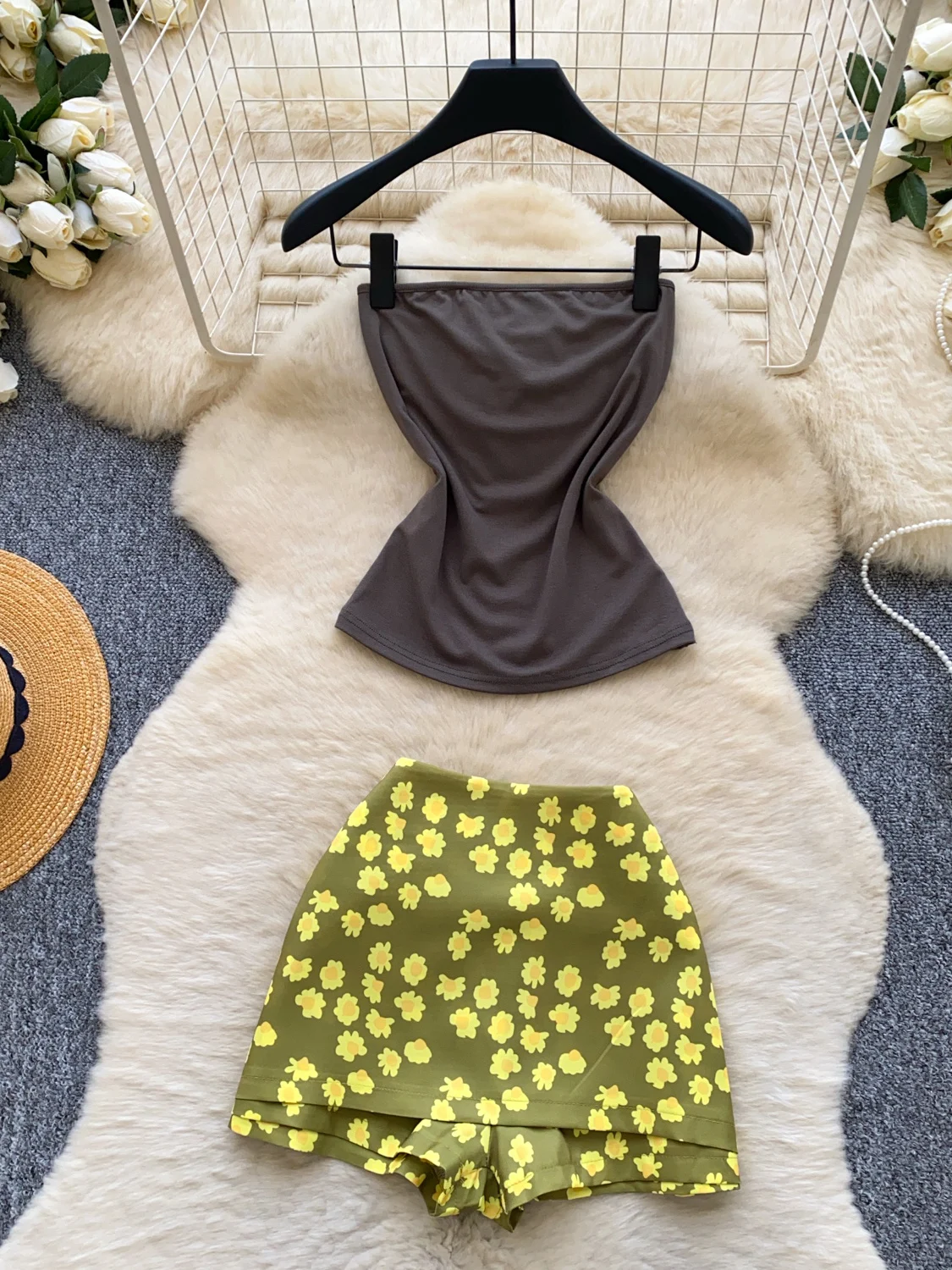 Sexy Floral Print Two-Piece Set Women's Summer Slimming Design Cute Strapless Vest High Waist Skirt Outfit Casual Commute Wear
Sexy Floral Print Two-Piece Set Women's Summer Slimming Design Cute Strapless Vest High Waist Skirt Outfit Casual Commute Wear