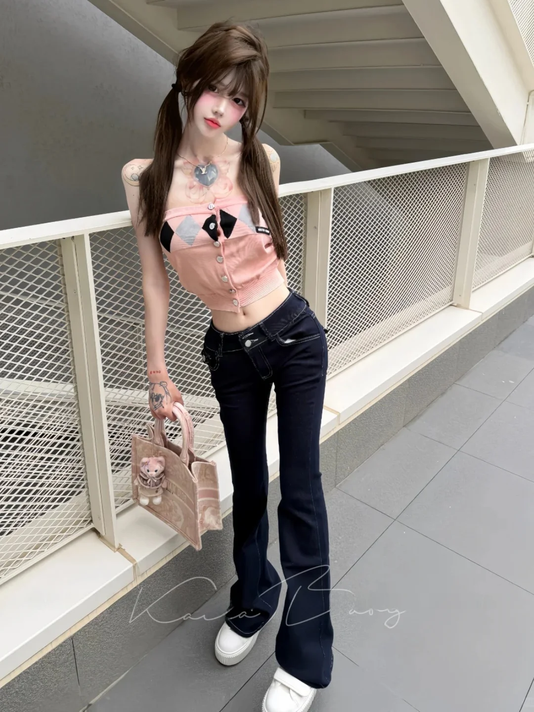 American Retro Spicy Girl Low Waist Double Buckle Hip Enhancing Denim Pants Elastic Slimming Washed Pocket Micro Flared Long ...
American Retro Spicy Girl Low Waist Double Buckle Hip Enhancing Denim Pants Elastic Slimming Washed Pocket Micro Flared Long ...