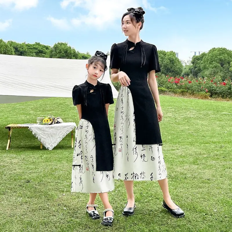 New Chinese Retro Improved Cheongsam Mother Women's Dress 2025 Summer New Parent Child National Style Breathable Hanfu Set LH752
New Chinese Retro Improved Cheongsam Mother Women's Dress 2025 Summer New Parent Child National Style Breathable Hanfu Set LH752