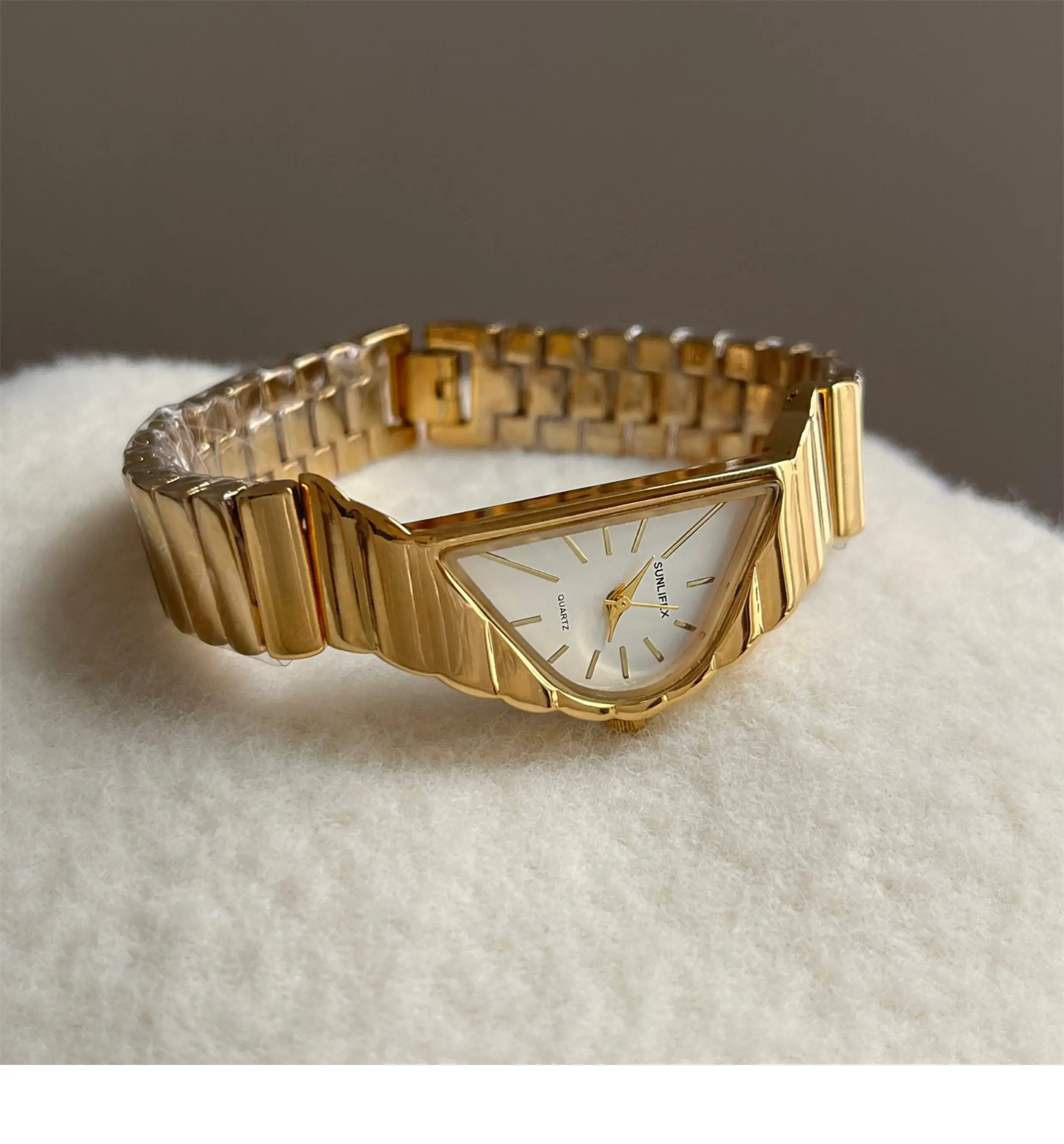 Retro Metal Chain Watch For Women, Fashion Ladies' Quartz Watch, A Perfect Gift For Women, Exquisite Women'S Wristwatch.
Retro Metal Chain Watch For Women, Fashion Ladies' Quartz Watch, A Perfect Gift For Women, Exquisite Women'S Wristwatch.