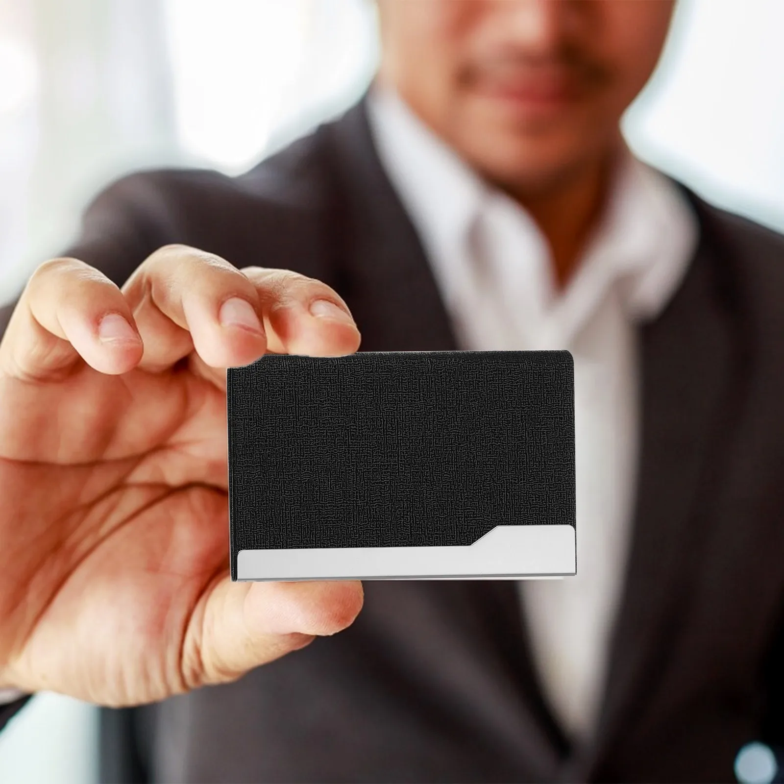 Портативный футляр для визитных карточек, вместительный, для хранения деловых карт, компактный дизайн, легкий, удобный для переноски, подходит для кошелька.
Портативный футляр для визитных карточек, вместительный, для хранения деловых карт, компактный дизайн, легкий, удобный для переноски, подходит для кошелька.