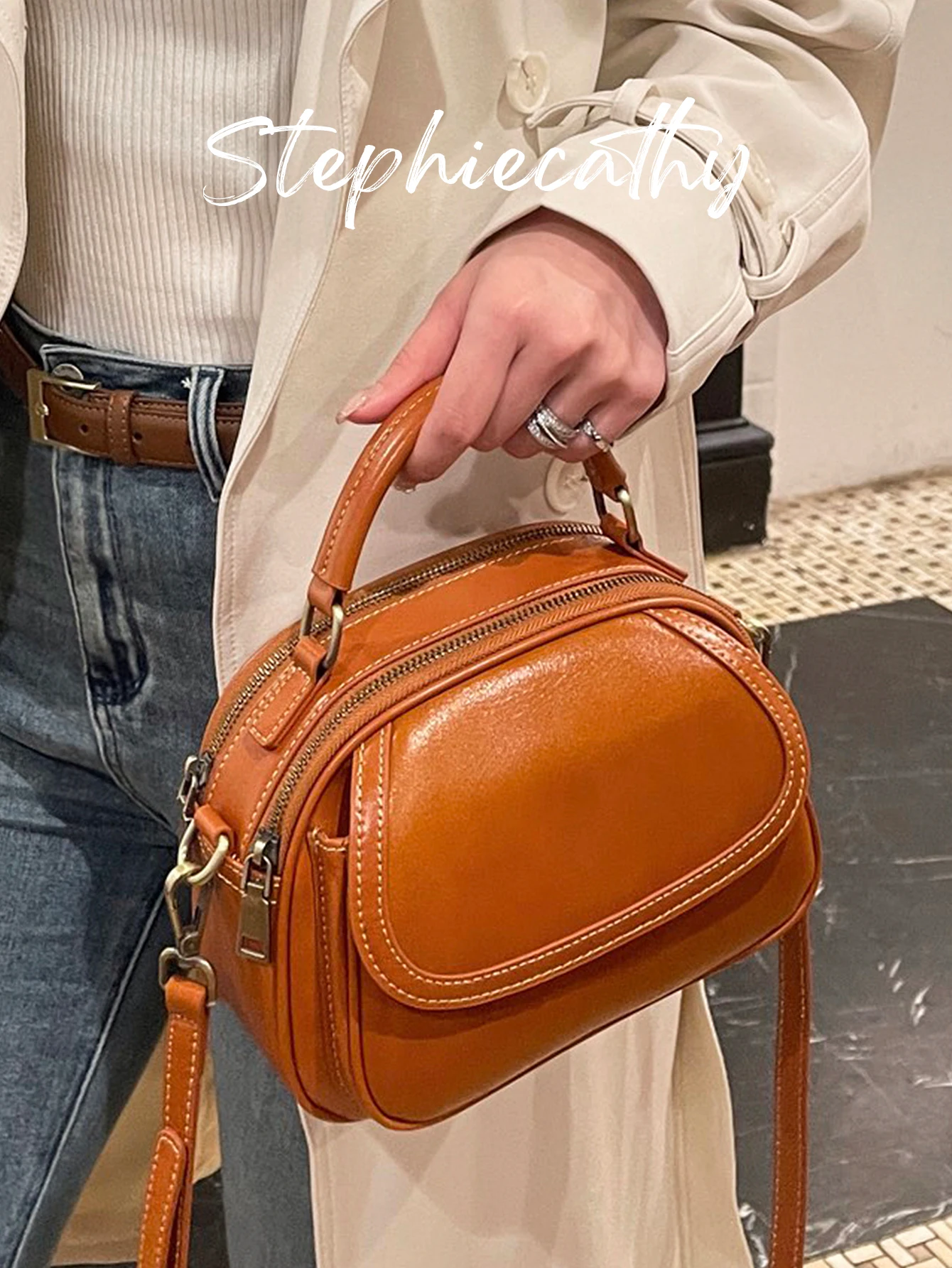  SC Women Genuine Leather Top-handle Bag Flap cover Saddle Handbag Small Crossbody Purse Daily Casual Commute Versatile Travel
SC Women Genuine Leather Top-handle Bag Flap cover Saddle Handbag Small Crossbody Purse Daily Casual Commute Versatile Travel