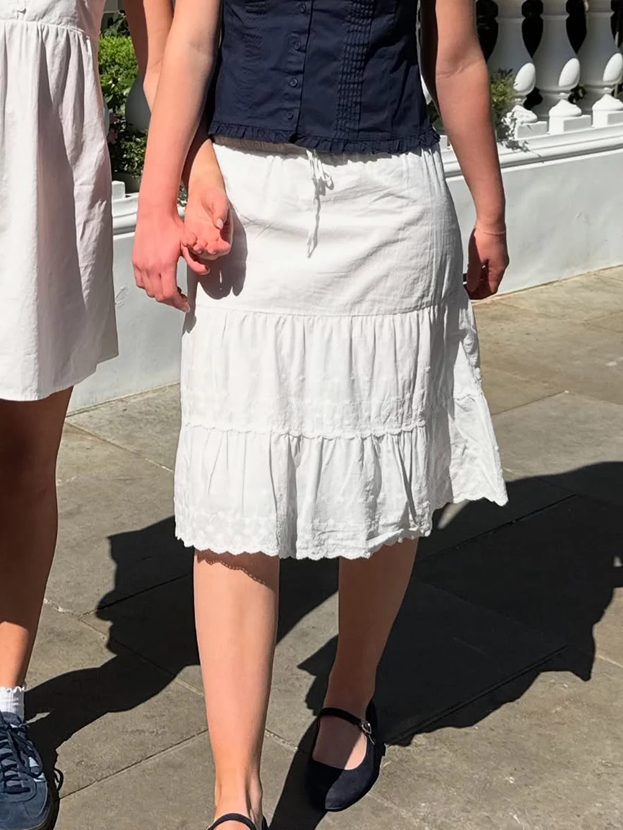 Embroidery Hem White Lace-up Skirts Autumn Low Waist Ruffles A-line Faldas Women Preppy Style Solid Sweet Knee-length Skirts Y2k
Embroidery Hem White Lace-up Skirts Autumn Low Waist Ruffles A-line Faldas Women Preppy Style Solid Sweet Knee-length Skirts Y2k