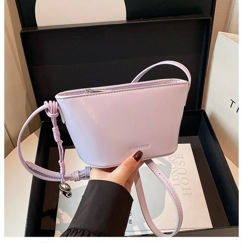 Elegant Collapsible Tote For Women With Compact Travel Design And Surprisingly Roomy Interior
Elegant Collapsible Tote For Women With Compact Travel Design And Surprisingly Roomy Interior