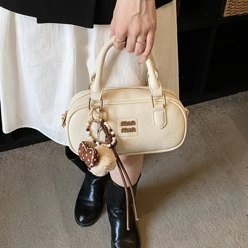 Classic Popular Casual Women Messenger Bag High End Leather Elegant Vintage Simple Trendy Bag
Classic Popular Casual Women Messenger Bag High End Leather Elegant Vintage Simple Trendy Bag