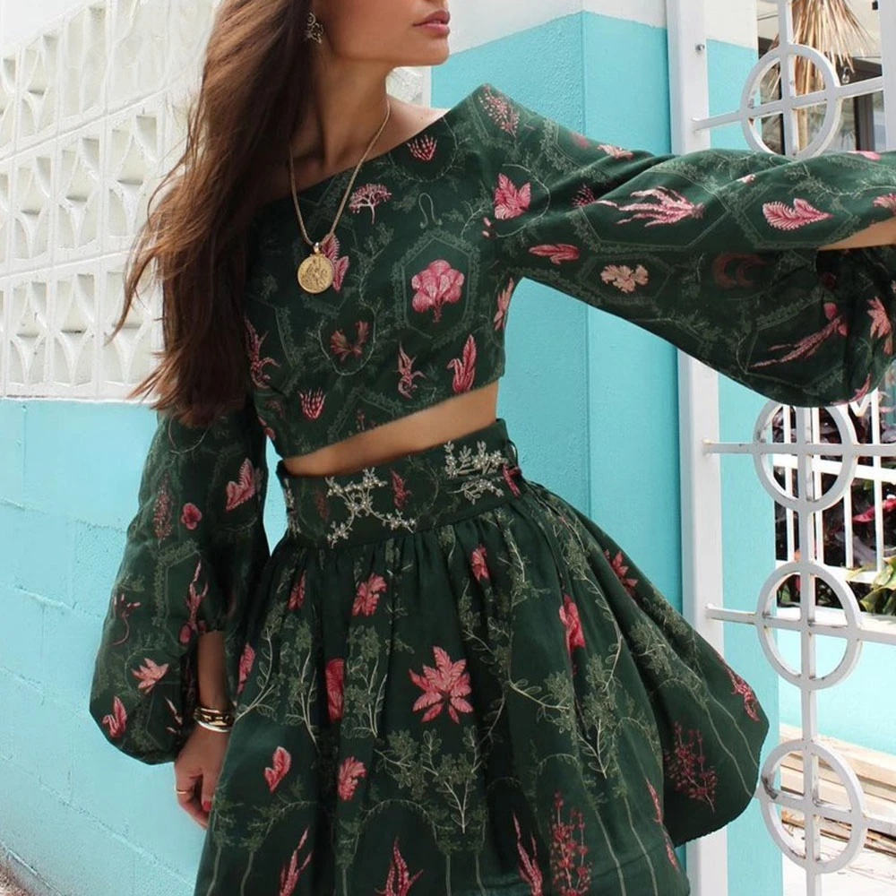 Женские комплекты из двух предметов в стиле бохо с разрезом на шее и рукавами-фонариками, топ с открытой спиной и высокой талией, мини-пуховая юбка, костюмы, женские новые
Женские комплекты из двух предметов в стиле бохо с разрезом на шее и рукавами-фонариками, топ с открытой спиной и высокой талией, мини-пуховая юбка, костюмы, женские новые