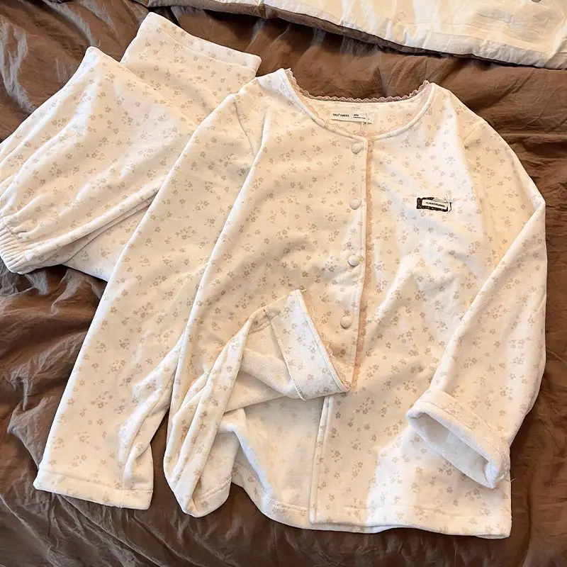 Женский кардиган с кружевной каймой, пижамные комплекты для девочек, кавайные брюки с длинными рукавами, одежда для отдыха, весенне-осенняя одежда, теплая одежда для сна, новинка
Женский кардиган с кружевной каймой, пижамные комплекты для девочек, кавайные брюки с длинными рукавами, одежда для отдыха, весенне-осенняя одежда, теплая одежда для сна, новинка