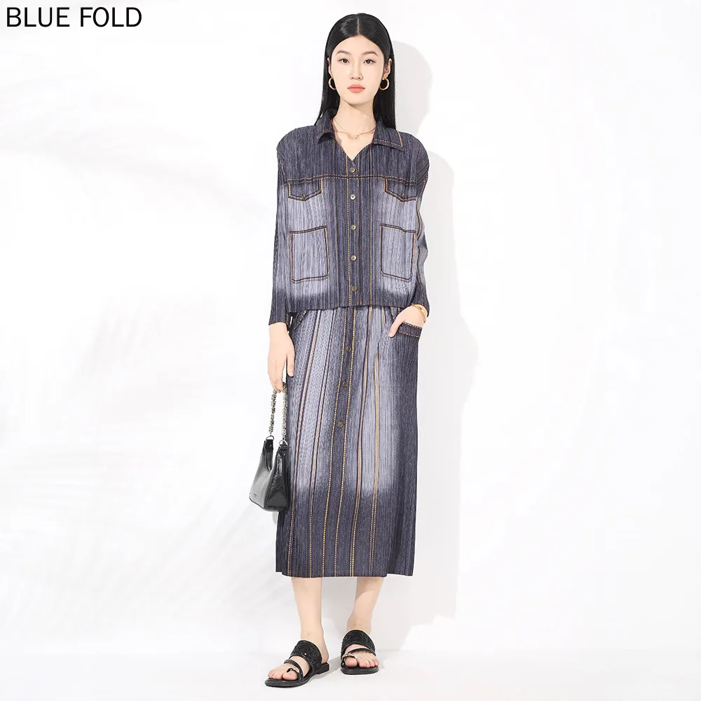 MIYAKE Women's Pleated Fashion Casual Suit Denim Color Gradient Print Shirt Collar Top And Skirt Set Spring 2025
MIYAKE Women's Pleated Fashion Casual Suit Denim Color Gradient Print Shirt Collar Top And Skirt Set Spring 2025