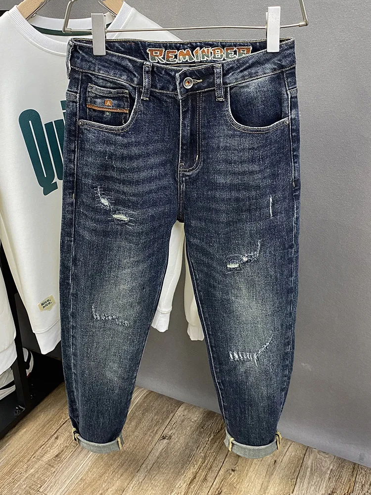 Осень 2021, новые рваные джинсы с нашивками, мужские синие модные уличные эластичные длинные брюки в стиле ретро с небольшой ногой
Осень 2021, новые рваные джинсы с нашивками, мужские синие модные уличные эластичные длинные брюки в стиле ретро с небольшой ногой