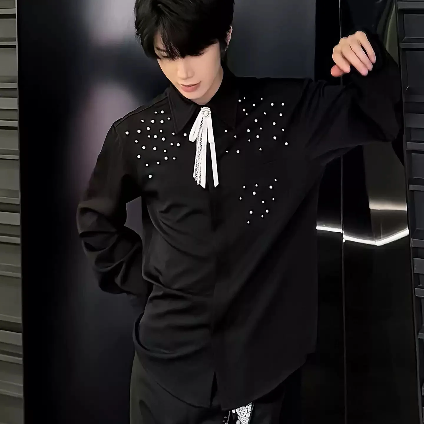 Black Long Sleeve Shirts For Man Niche Design Bow Tie Beading Design Stage Performance High Quality Luxury Style Tops
Black Long Sleeve Shirts For Man Niche Design Bow Tie Beading Design Stage Performance High Quality Luxury Style Tops