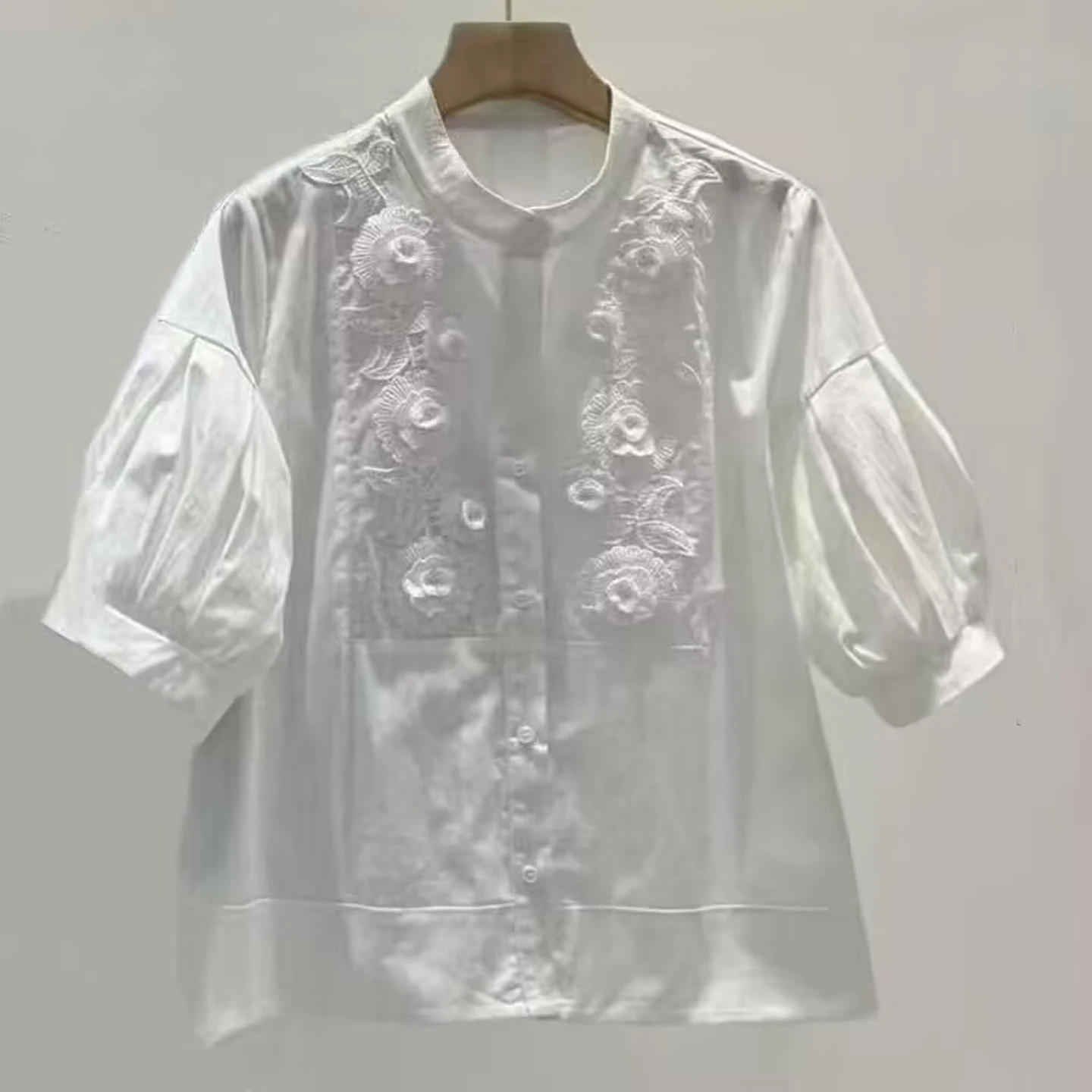 Fashion Embroidery Three-dimensional Flower Round Neck Short Sleeved Shirt for Women's Summer New Top
Fashion Embroidery Three-dimensional Flower Round Neck Short Sleeved Shirt for Women's Summer New Top