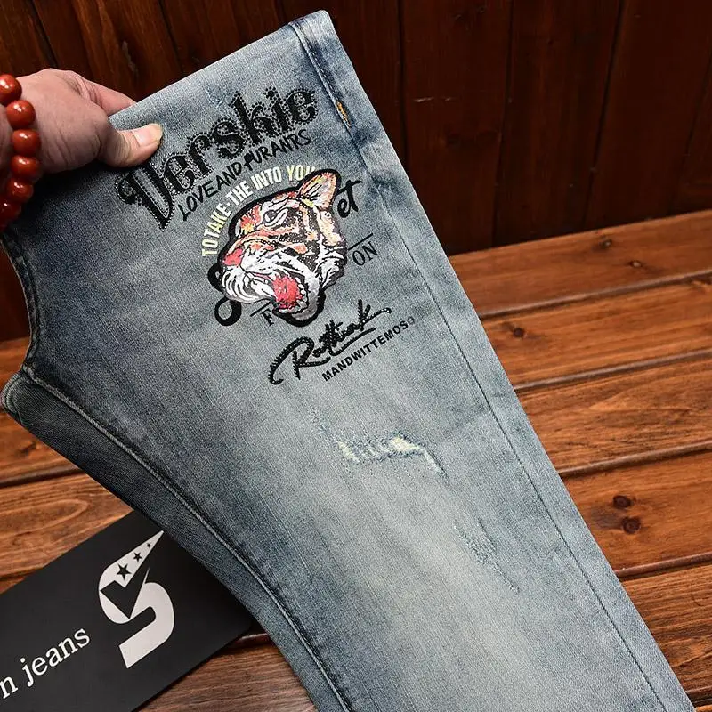 Fashionable Tiger Embroidered Printed Jeans, Men's Trendy Retro High End Slim Fit Elastic Denim Long Pants
Fashionable Tiger Embroidered Printed Jeans, Men's Trendy Retro High End Slim Fit Elastic Denim Long Pants